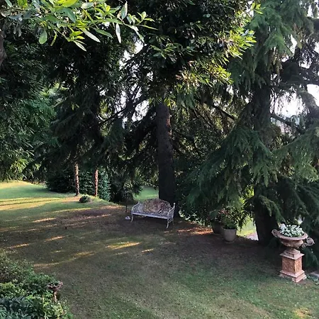 House And Garden Bed & Breakfast 3*