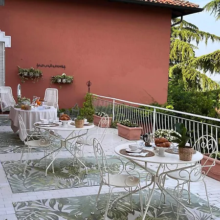 House And Garden Bed & Breakfast