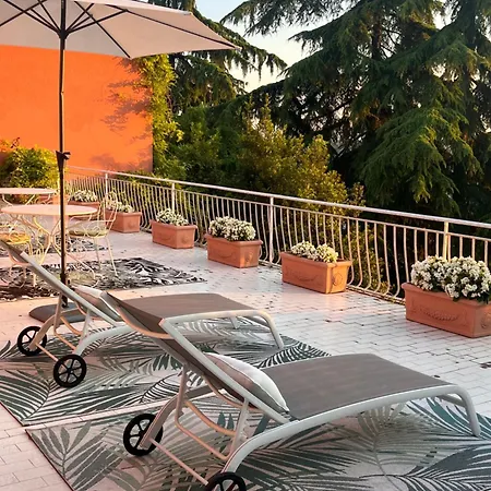Bed & Breakfast House And Garden
