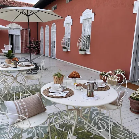 Bed & Breakfast House And Garden 3*