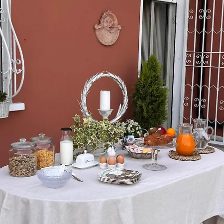 House And Garden Bed & Breakfast 3*